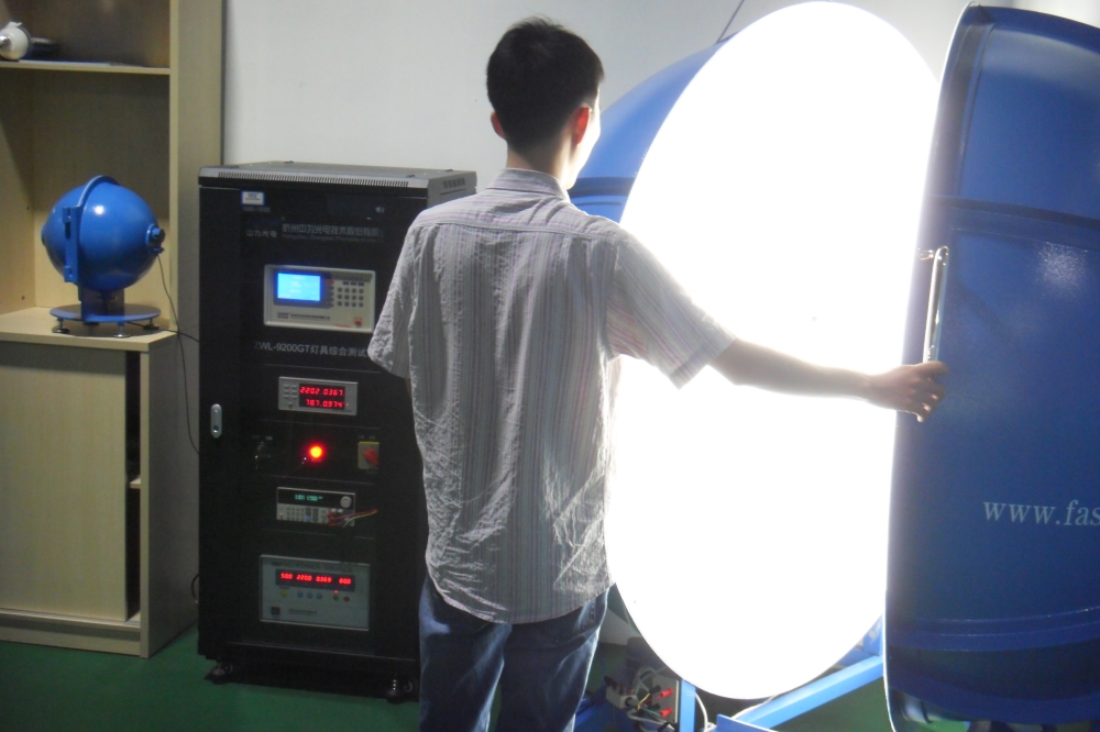 LED-luminaires-are-being-tested.jpg