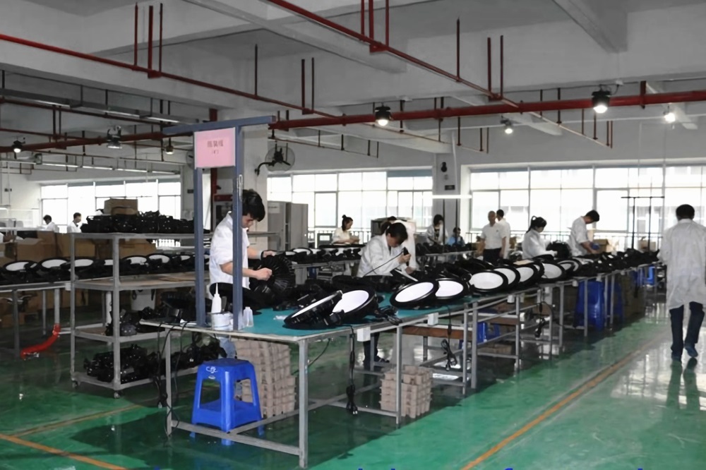 HiTECH-LED-production-workshop-01.jpg